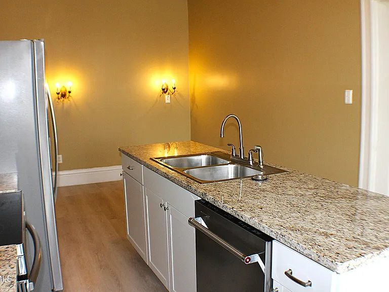 924 Maryland Ave #F — Photo 10