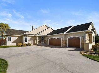 508 Quail Cir, Hastings, NE 68901