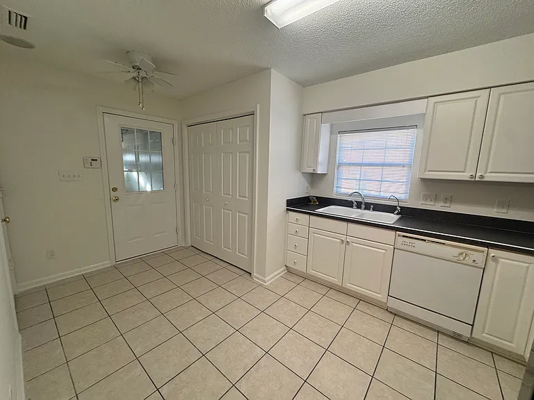 4091 Lakeshore Dr — Photo 17