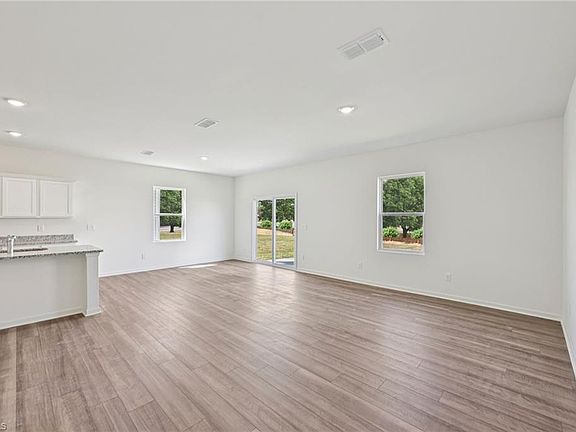 4th image of 395 Shiloh Way