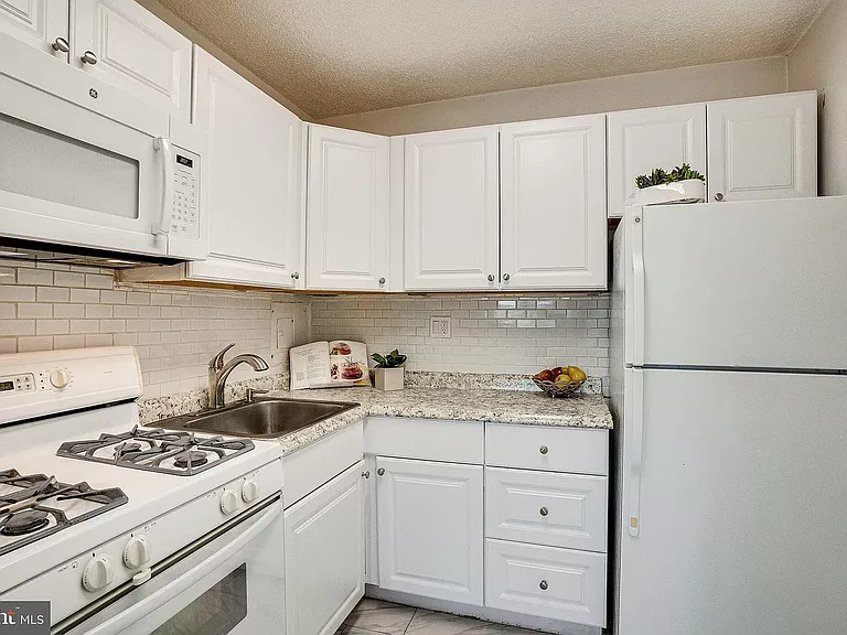 1225 Martha Custis Dr #404 — Photo 14
