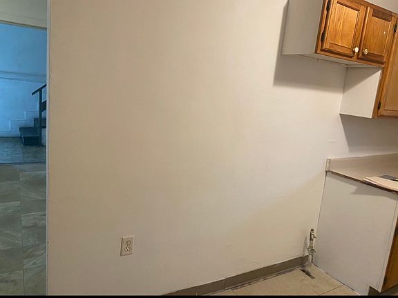 3rd image of 4944 Magoun Ave #Lr