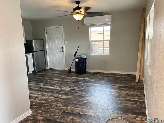 2nd image of 405 N Avenue K