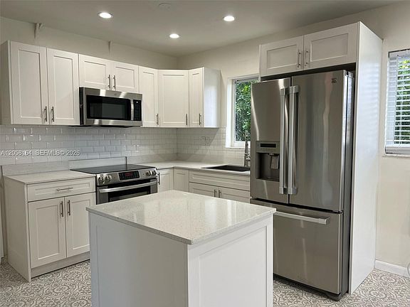 5th image of 1120 NE 81st St APT 1