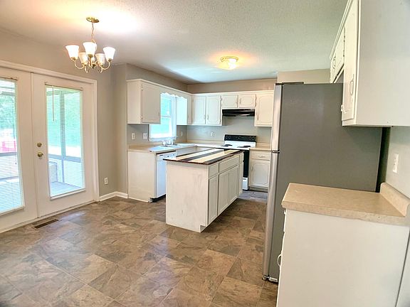 5th image of 244 Moncrest Dr