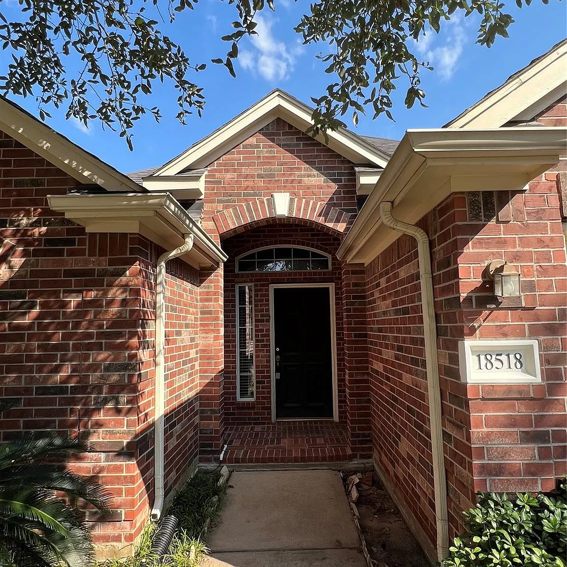 3 bed, 2.0 bath, 1901 sqft, $2,200 — Photo 2