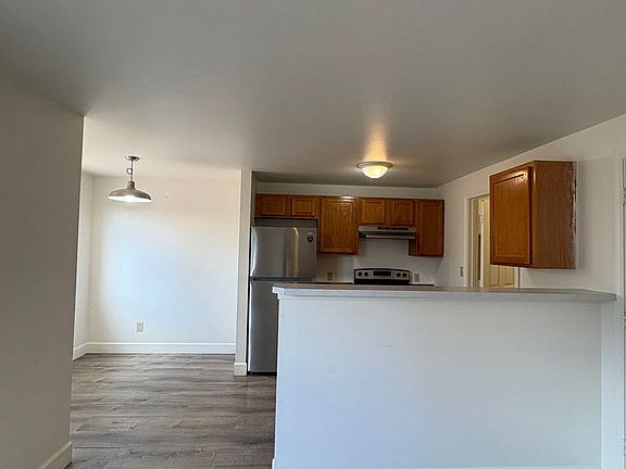 4th image of 3916 Village Dr