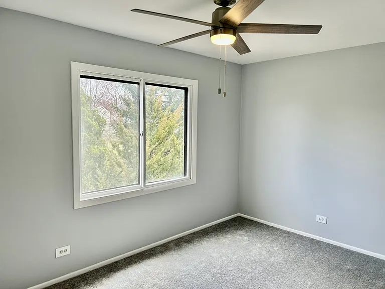 126 Honeysuckle Ct — Photo 9