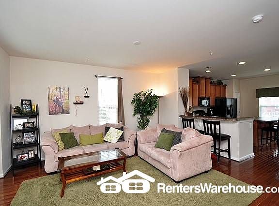 4th image of 581 Fox River Hills Way