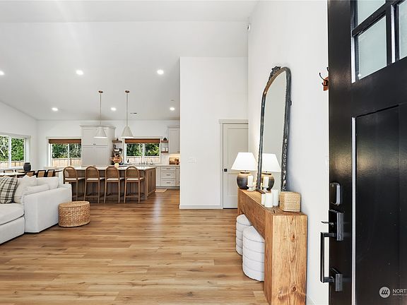 3rd image of 14012 94th Avenue E