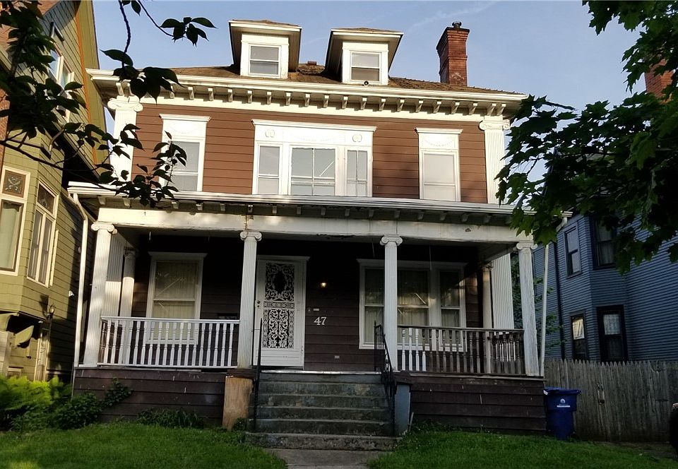 1st image of 47 Crescent Ave E