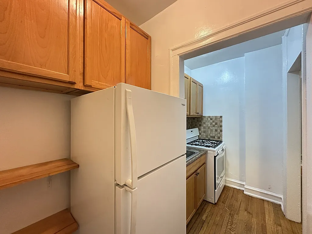 Outstanding 1 Bed, 1 Bath at Estes + Glenwood (Rogers Park) — Photo 4