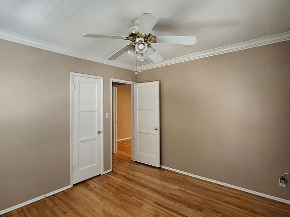 ANOTHER VIEW OF FRONT BEDROOM WITH BUILT IN AIR CONDITIONER.