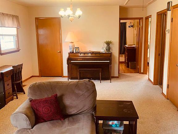 3rd image of 329 Holmes Dr