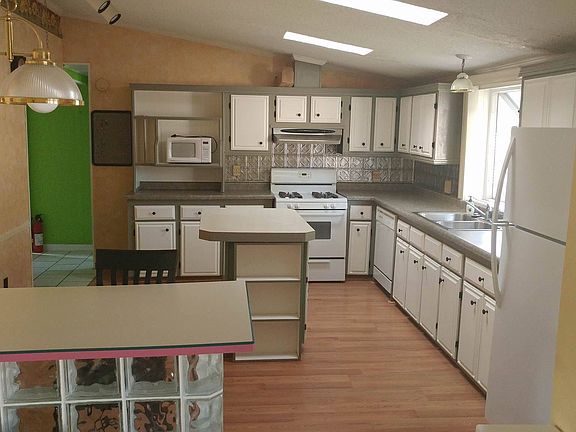 5th image of 85 Emerald Cir