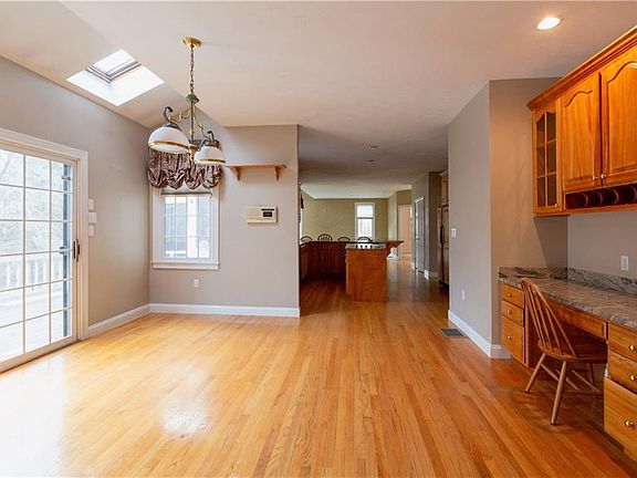 4th image of 6 Eastbrook Farm Ln