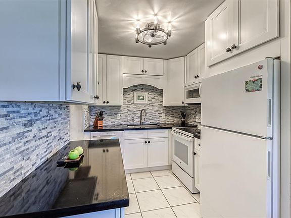 2nd image of 39 Islewood B #39