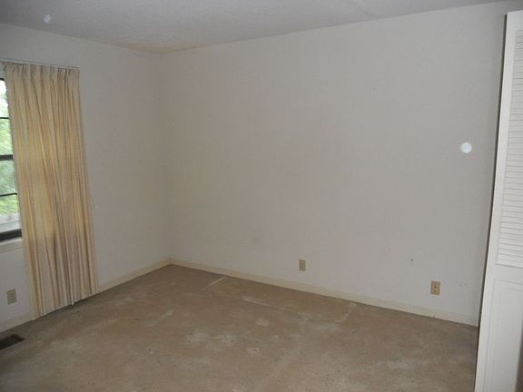 3rd image of 1109 Deesport St APT D