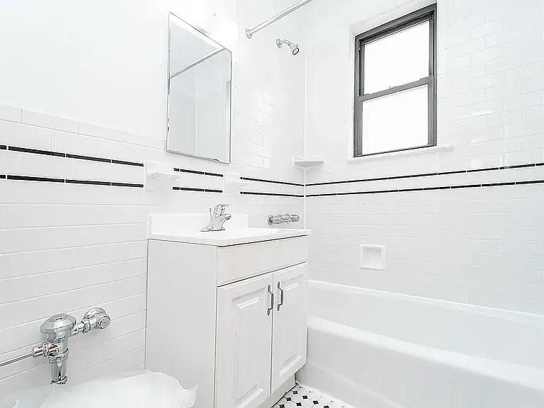 21-54 Crescent St #D3 — Photo 10