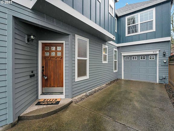 2nd image of 919 SE Albertine St