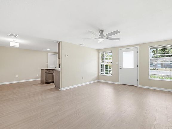 4th image of 10837 Premier Ave