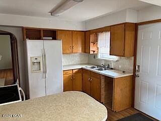 4th image of 1550 E Eureka St
