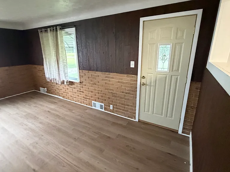2735 Ohio St — Photo 10