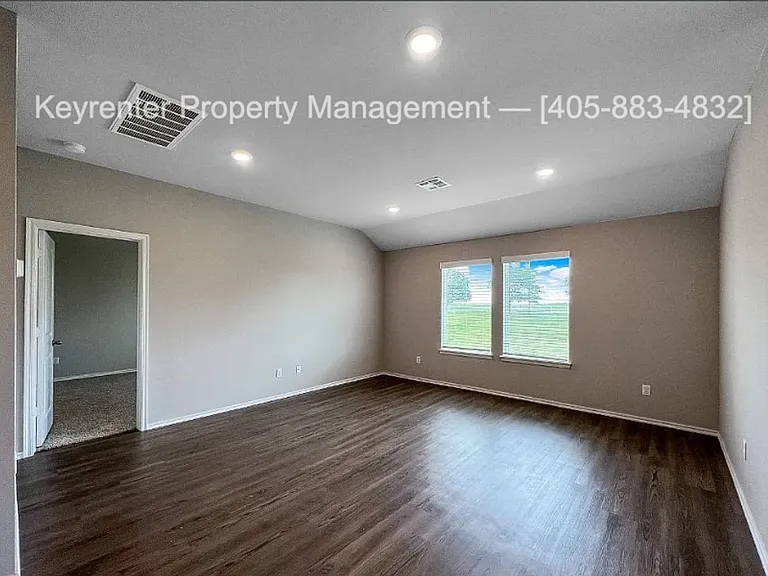 1308 Sunstone St — Photo 2