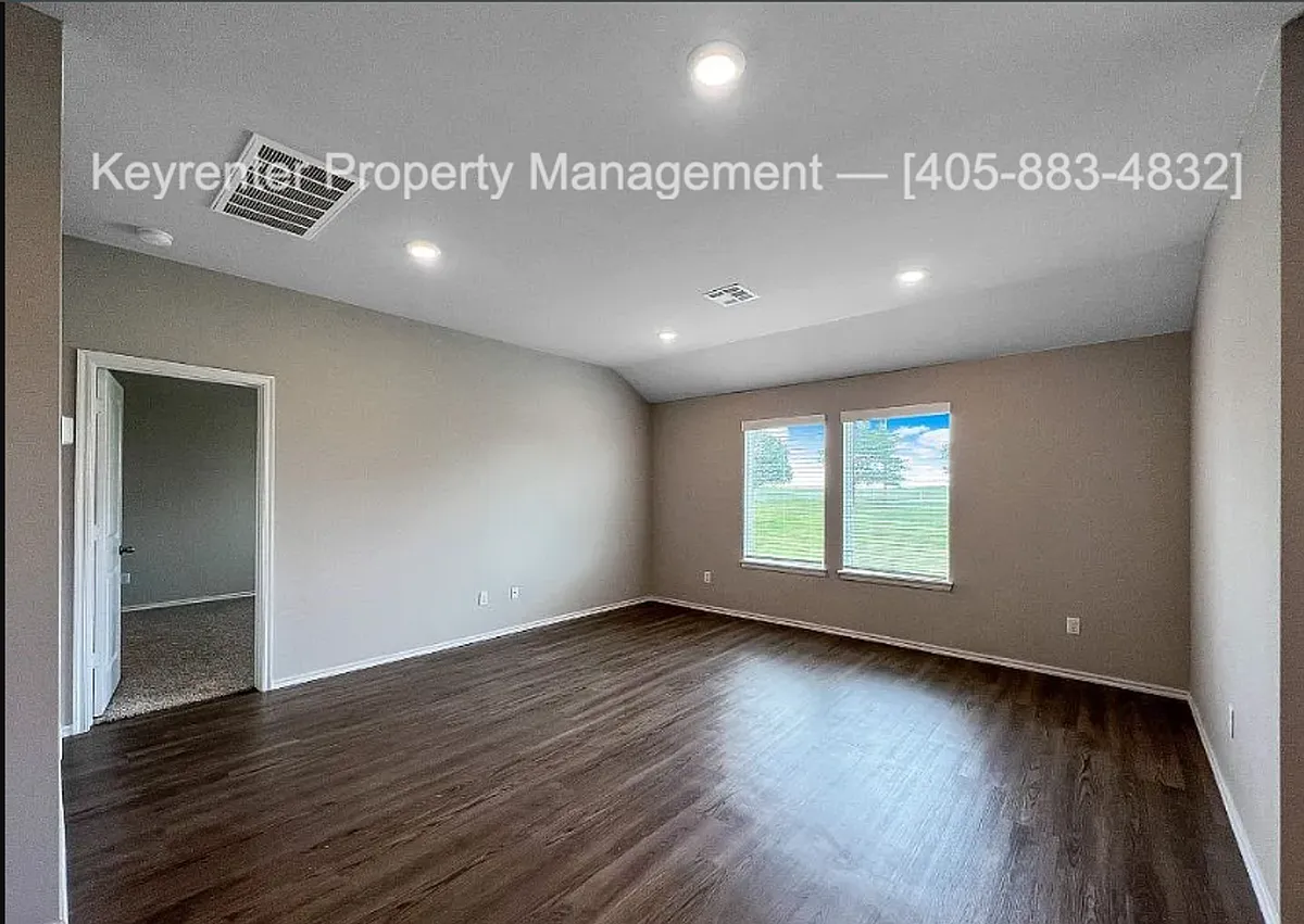 Building Photo - 1308 Sunstone St
