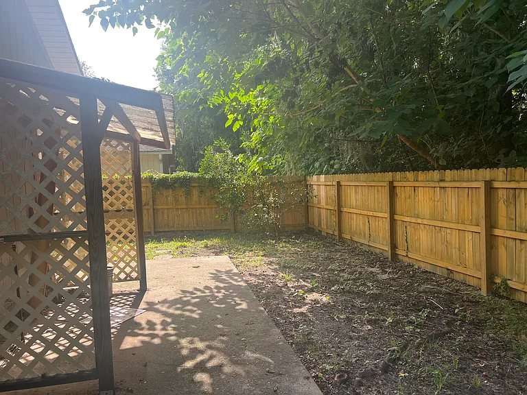2857 SW 40th Pl — Photo 16