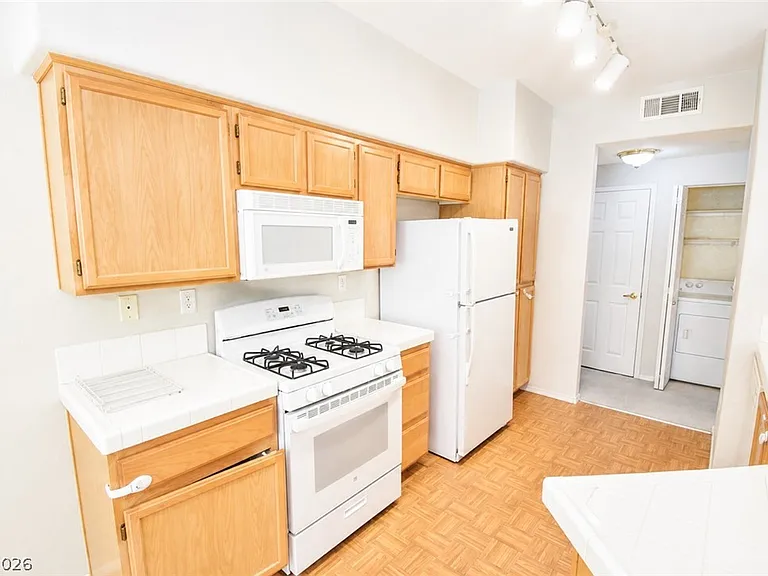 1050 E Cactus Ave #1074 — Photo 3