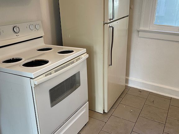 4th image of 6209 Forest Ave