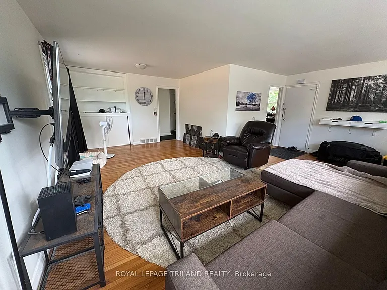 675 Victoria St #2 — Photo 3