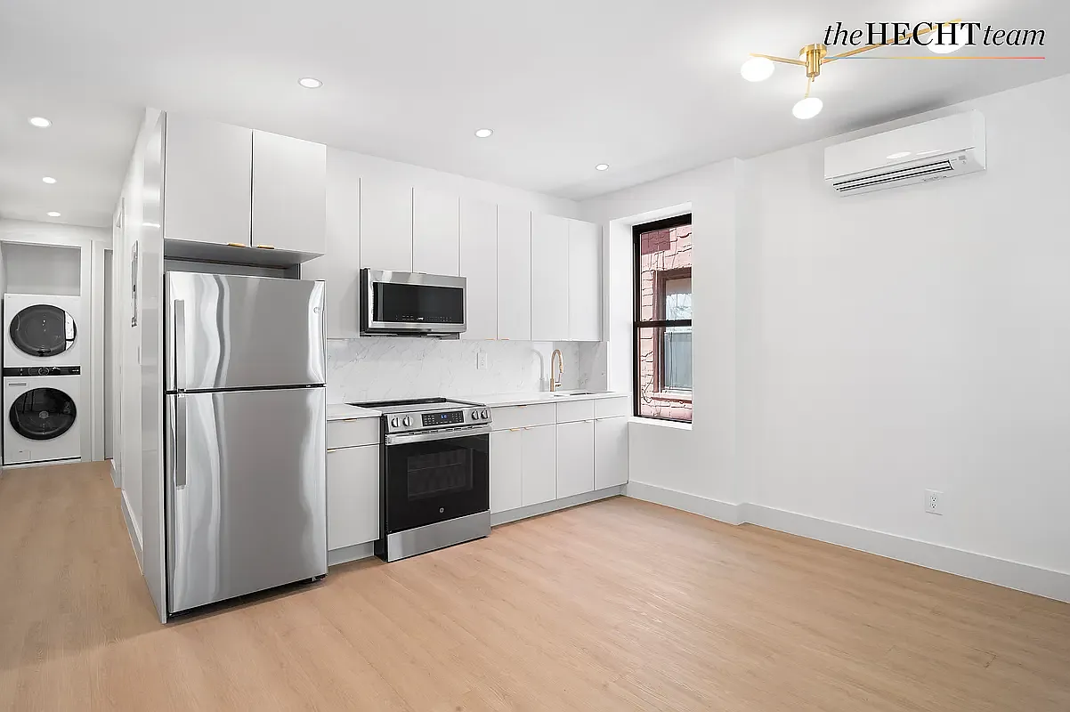 972 Montgomery St — Photo 1