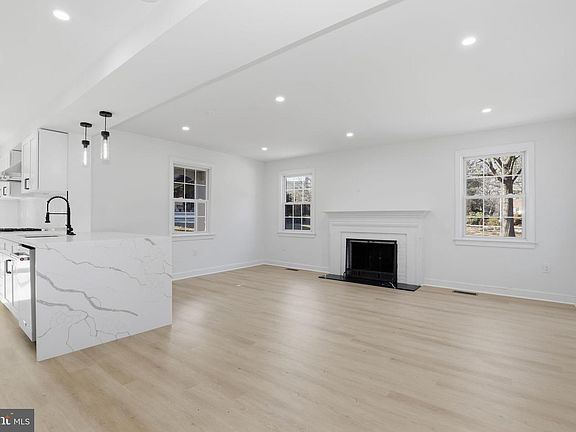 5th image of 311 Ellsworth Dr