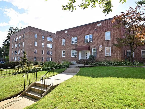 2nd image of 133 Smith St APT B21
