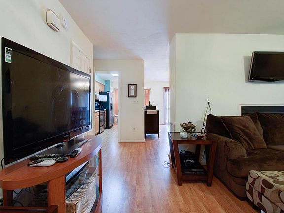 3rd image of 7225 Scarlet Oak Dr
