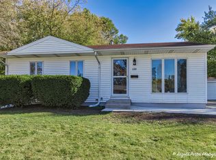 688 Laurel Ave, Wauconda, IL 60084