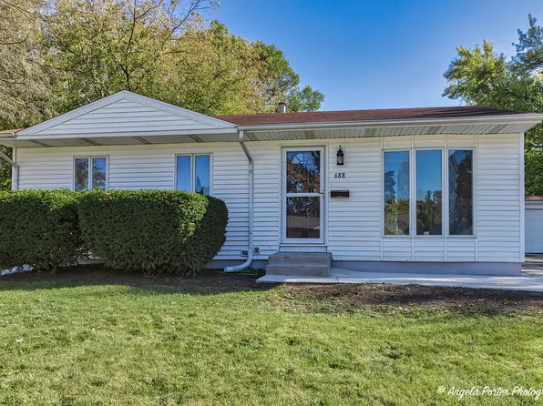 688 Laurel Ave, Wauconda, IL 60084