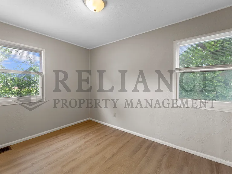 2450 N Prince St — Photo 15