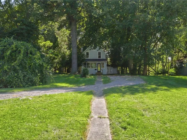 27 Hannahs Ter, Rochester, NY 14612