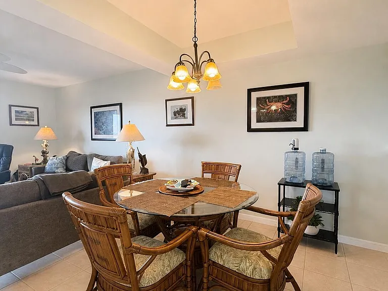 131 Rio Del Mar St #C — Photo 5