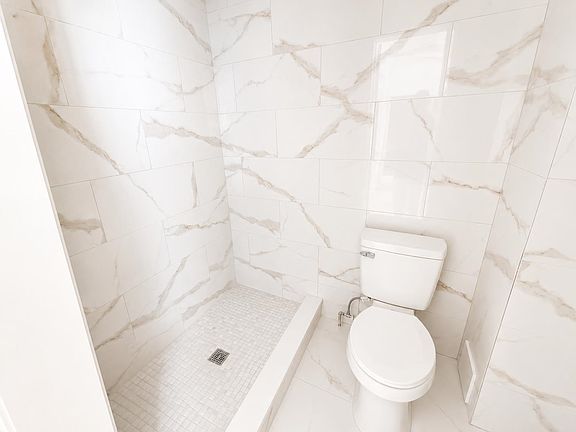 3rd image of 521 Mercer St Floor 2
