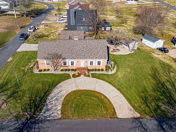 3rd image of 1104 Holly Ln