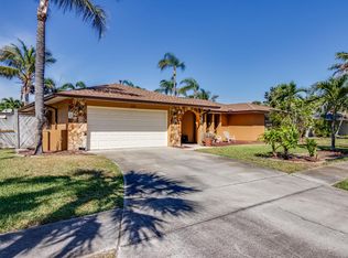 589 W Amherst Cir, Satellite Beach, FL 32937