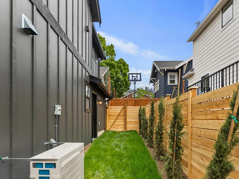 304 NW 45th St — Photo 34