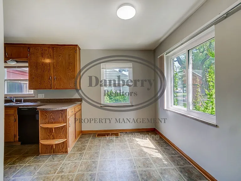 347 Darrow Ave — Photo 8