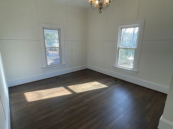 5th image of 424 Eloise Dr
