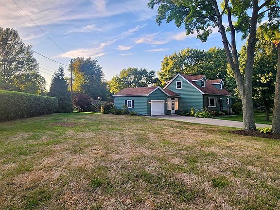 3rd image of 3540 Windsor Dr