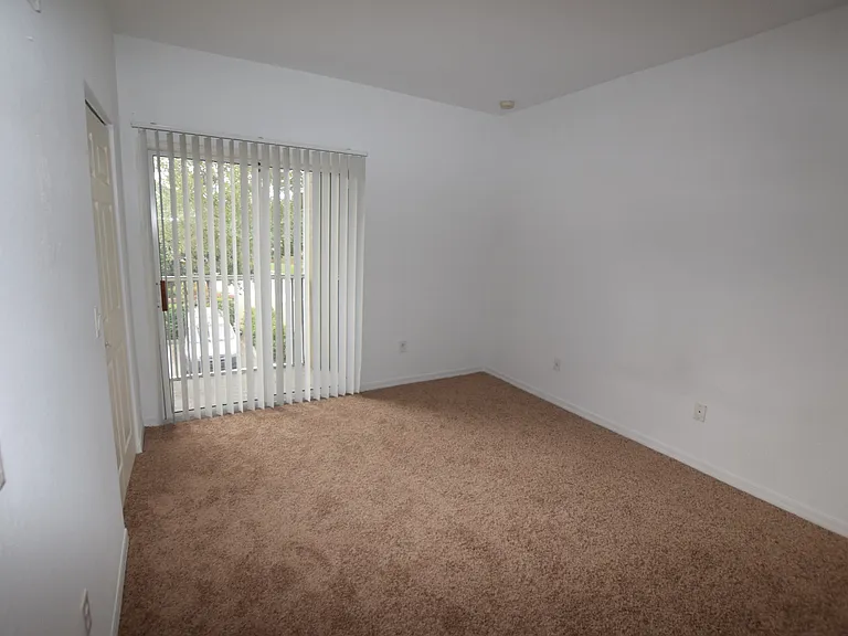 2604 Grand Central Pkwy #2 — Photo 6